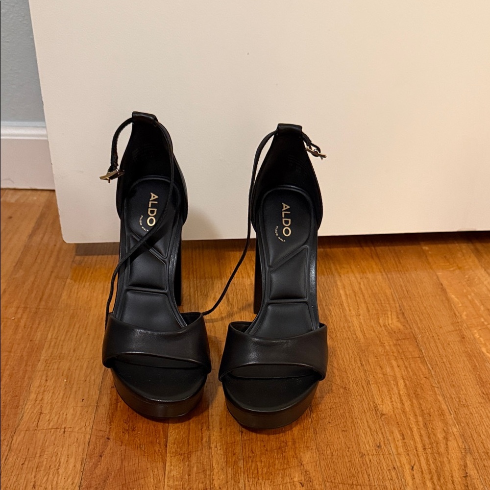 Aldo Leather Black Heels size 7: 5 inch heels